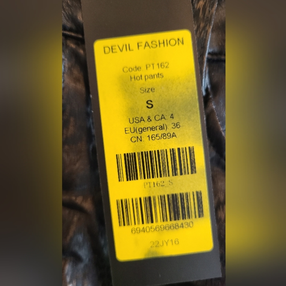 NWT Devil Fashion Pentagram Garter Faux Leather Hot Pants with Fishnets, Small - Picture 12 of 15